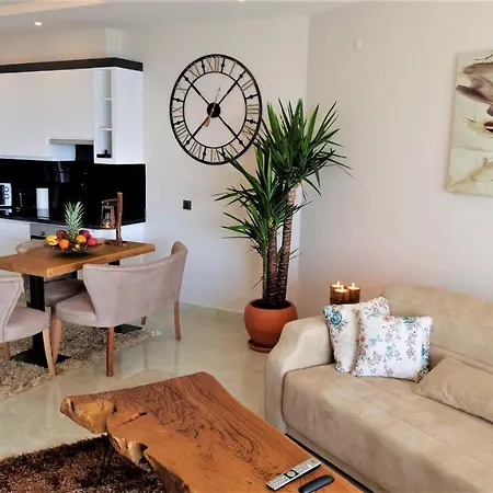 Luxury Flat With Panoramic Sea View Apartament *